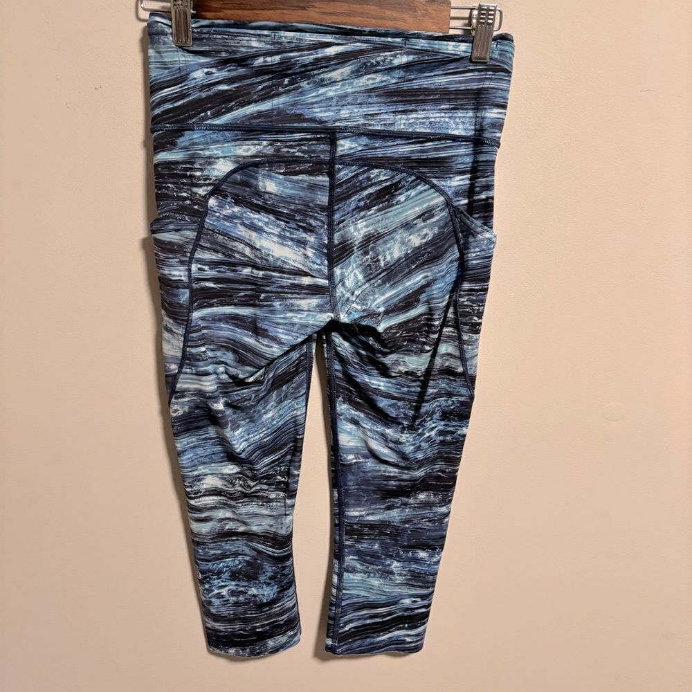 Lululemon Fast & Free Crop II *Nulux 19" Shorelines Multi Blue- Size 6